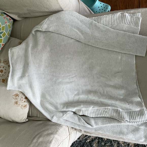 Tahari Sweater - Picture 1 of 4